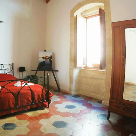 Tra Gli Archi Bed & Breakfast Taranto Eksteriør bilde