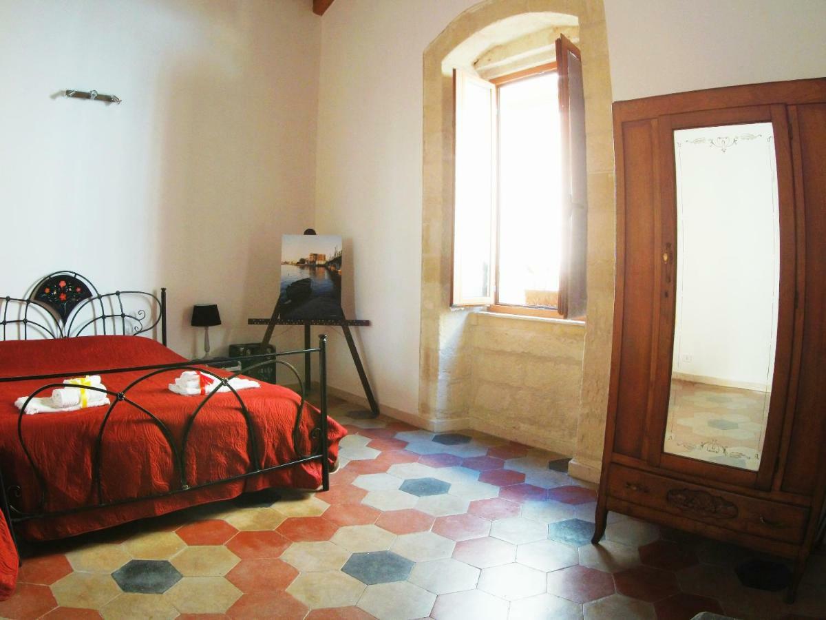 Tra Gli Archi Bed & Breakfast Taranto Eksteriør bilde